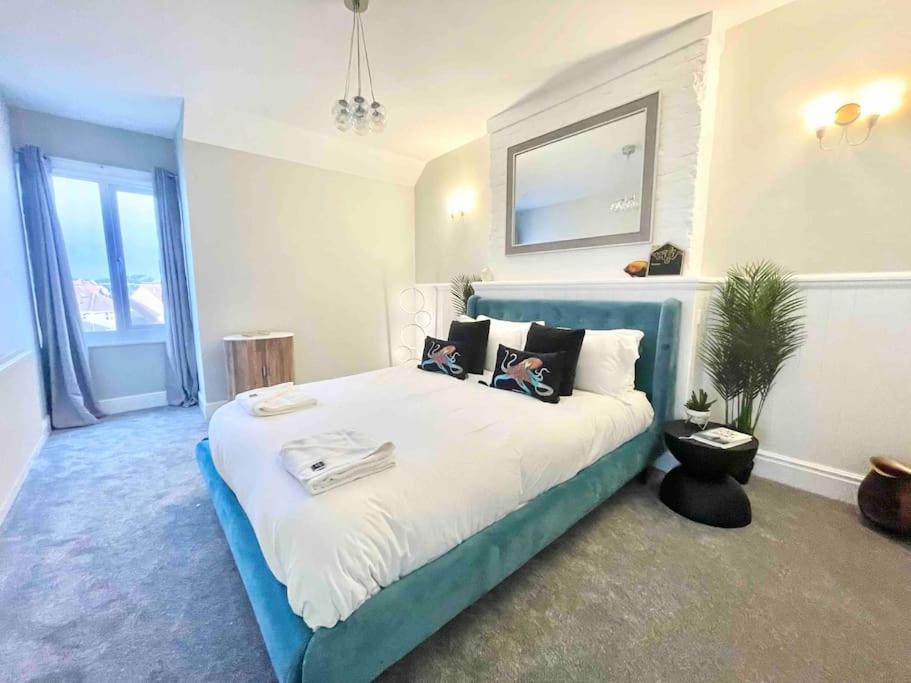 Coastline Retreats - Stunning Sea View Apartment, Netflix Bournemouth Zewnętrze zdjęcie